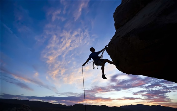 Courage-to-challenge-the-climb-of-the-cliff_m